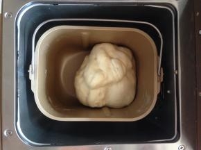 和好的面团，选择发酵40分钟，面团发至1.5倍大