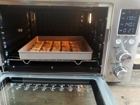 烤盘放入预热好的烤箱下层