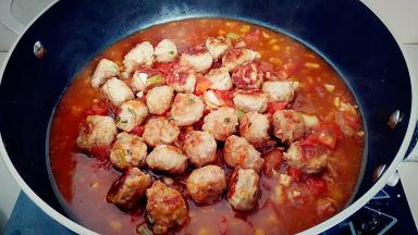 烧至汤汁浓厚，断火备用。