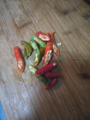 辣椒切段