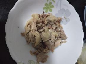 再把肉撕成小块