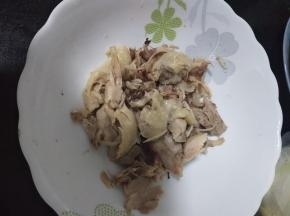 再把肉撕成小块