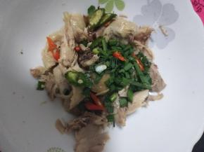 加入少许盐和香油调匀