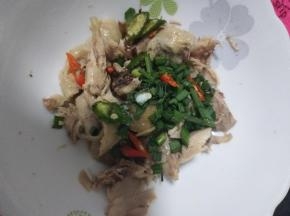 加入少许盐和香油调匀