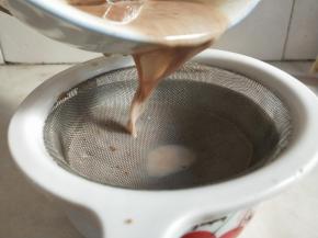 布丁液过筛2遍更细滑。