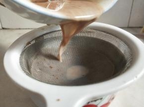 布丁液过筛2遍更细滑。