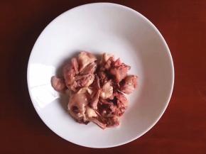 姜鸡肉洗净，切块