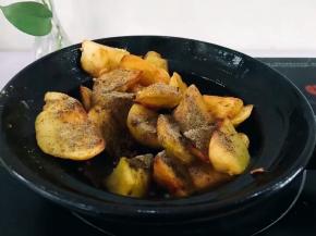 撒适量的椒盐粉