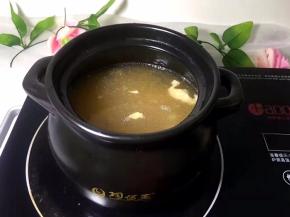 加适量水煮开转小火慢炖