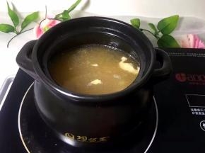 加适量水煮开转小火慢炖