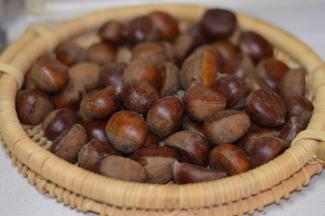 刚买回来的栗子，清洗干净后，晾干。