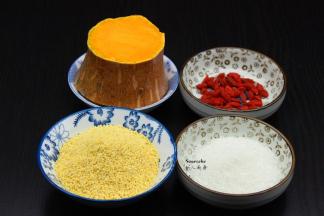 准备食材：小米、南瓜、白砂糖、枸杞等；PS：适合用老南瓜。