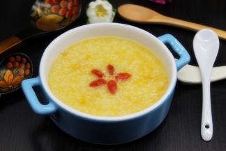 冬日暖胃早餐，南瓜小米粥出锅了。