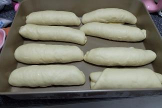 面包二次发酵完成，都变成白白胖胖的了；