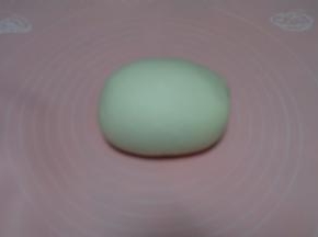 揉好的面团很软；