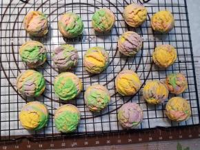 烤箱150度，25min，中层。烤制完成，直接取出晾晒网放凉即可。