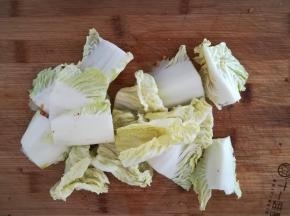 白菜切片。