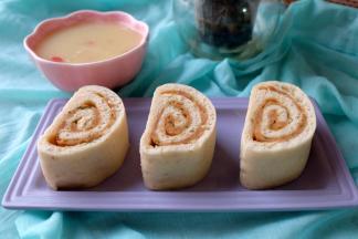 一圈一圈的，看着是不是有点像蛋糕卷呢。肉香味很好，肉也很嫩，一口咬下去，有面香味，有肉香味，虽然都是肉馅和面粉，但和吃包子的感觉还是不一样的。