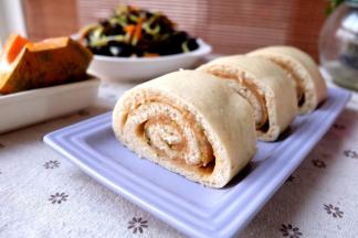 女儿一口气吃了三个肉龙，直呼这个太好吃了！我也是奇了怪了，不都是面粉和肉馅吗，怎么做出来的成品样子不一样，闺女的态度就差别这么大呢！