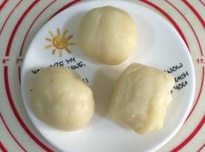 把麻薯平均分成3份。