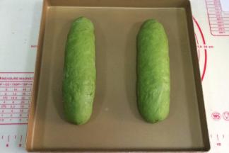 收口朝下，放在不烤盘上。