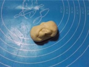 然后再对折卷起