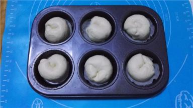 放入模具中，进行最后发酵