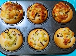 送入预热175度烤箱烘焙20分钟。