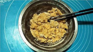 翻拌至无干粉。