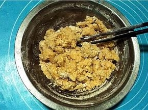 翻拌至无干粉。