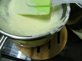 然后过筛下使其更加细腻