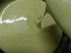 搅拌至无干粉再次过筛 即为乳酪糊