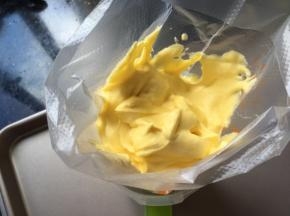 装入裱花袋