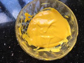 搅拌成光滑的糊糊