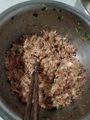 最后加一勺植物油，搅打成泥。