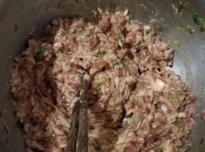 最后加一勺植物油，搅打成泥。