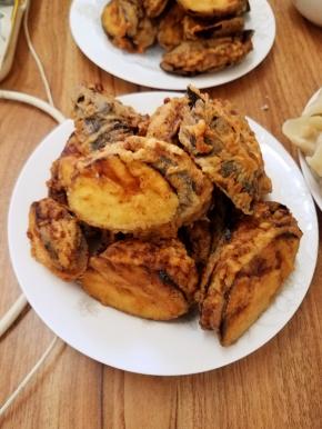 一个大茄子能炸出两盘，喜欢的小伙伴试试吧。