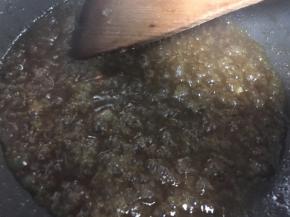 煮开，然后淋在香菇上就OK了