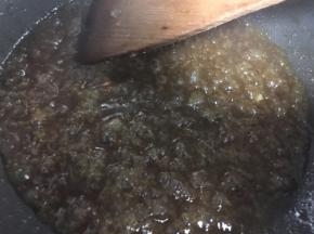煮开，然后淋在香菇上就OK了
