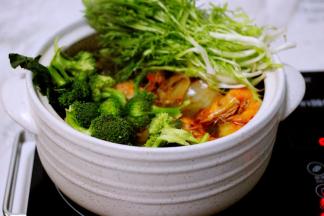 再放入苦苣煮沸、即可关火