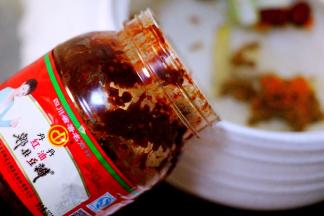 再加入郫县豆瓣酱