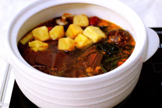 所有的食材加入以后、海鲜和苦苣、西兰花除外