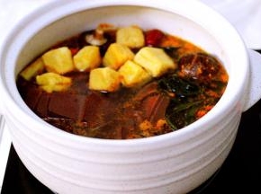 所有的食材加入以后、海鲜和苦苣、西兰花除外