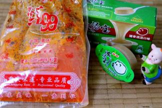 这是我用的火锅底料和浓宝汤