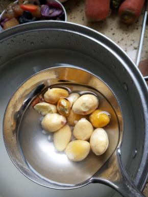白果去皮洗净