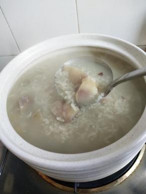 红薯煮熟汤汁浓稠就可以了