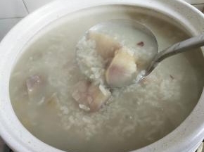 红薯煮熟汤汁浓稠就可以了