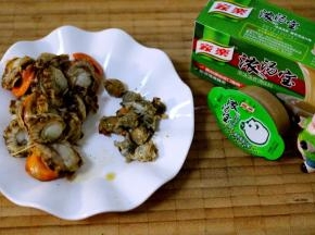 煮熟后的扇贝肉去除扇贝的五脏后洗净备用