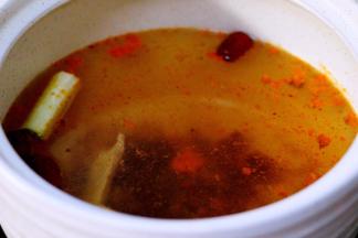 把调料搅拌均匀后