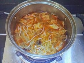 最后把腐竹，辣椒油倒入，重点：辣椒油真心比较辣，个人喜好添加。